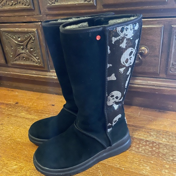 UGG I ❤️ Ugg Tall Skull Sequins Boots - Picture 4 of 8